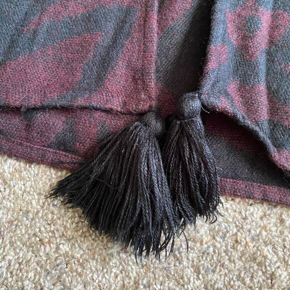 Cleobella Sevigny Capelet Sweater Poncho Open Front Tassels Womens One Size - Picture 3 of 8